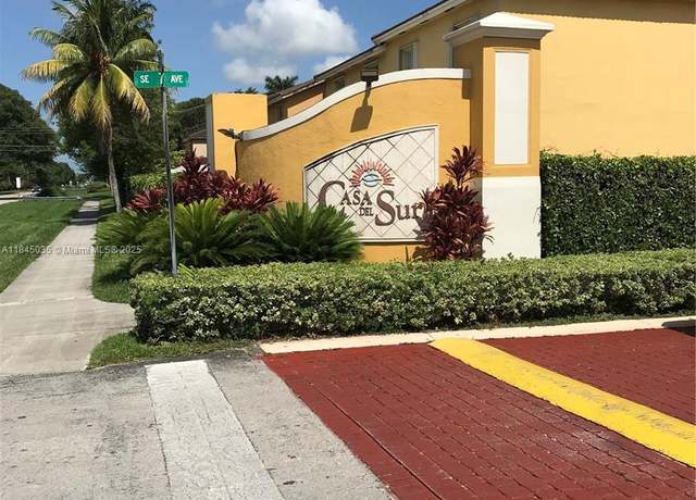 Property at 170 SE 6th Rd, Homestead, FL 33030, 2 beds, 2.5 baths