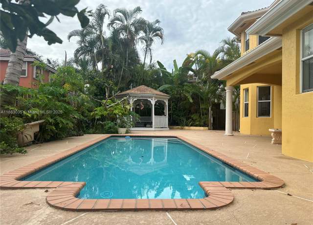 Property at 6049 SW 165th Ave, Miami, FL 33193, 5 beds, 4 baths