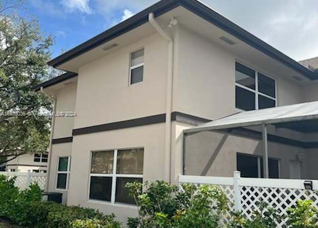 Property at 5 Amherst Ct Unit D, Royal Palm Beach, FL 33411, 2 beds, 2.5 baths