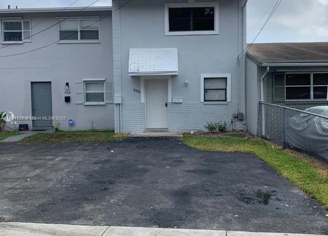 Property at 958 NW 24th Ave, Fort Lauderdale, FL 33311, 2 beds, 1.5 baths