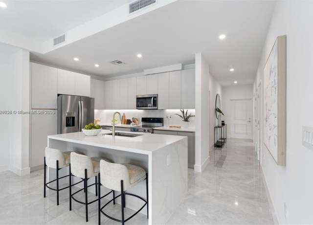 Property at 1571 NW 94th Way #11, Coral Springs, FL 33071, 3 beds, 2.5 baths