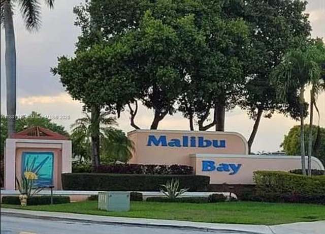 Property at 521 NW 208th Cir, Pembroke Pines, FL 33029, 3 beds, 2.5 baths