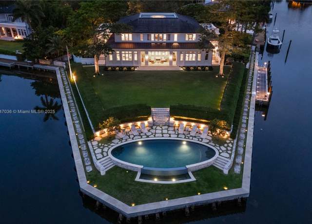 Property at 555 Reinante Ave, Coral Gables, FL 33156, 7 beds, 8 baths