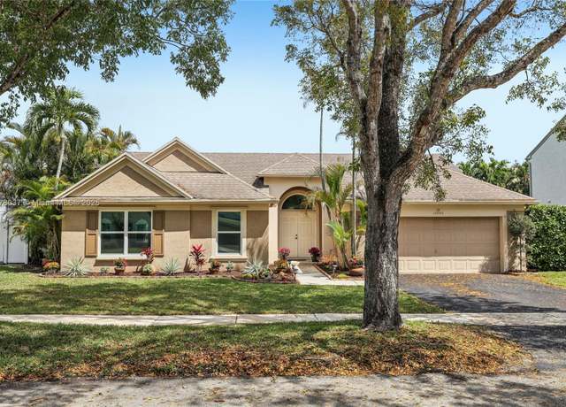 Property at 10095 SW 55th Ln, Cooper City, FL 33328, 4 beds, 2.5 baths