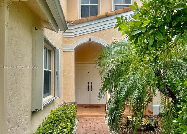 Property at 4613 NW 94th Pl, Doral, FL 33178, 4 beds, 3.5 baths