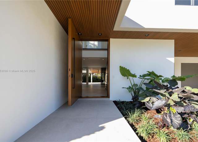 Property at 215 Shore Dr S, Miami, FL 33133, 6 beds, 6 baths