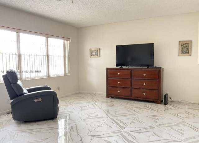Property at 569 N Fanshaw N #569, Boca Raton, FL 33434, 1 bed, 1.5 baths