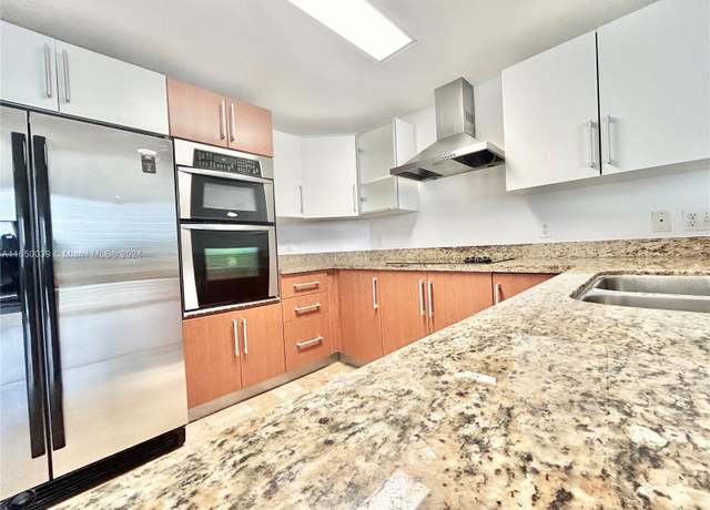 Property at 170 SE 14th St #2906, Miami, FL 33131, 1 bed, 1 bath
