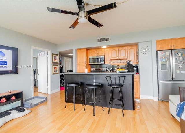 Property at 900 Bay Dr #513, Miami Beach, FL 33141, 1 bed, 1 bath