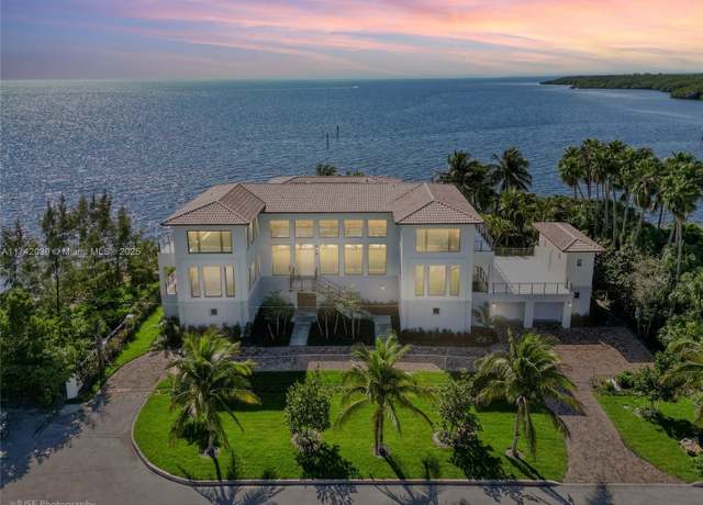 Property at 650 Lugo Ave, Coral Gables, FL 33156, 8 beds, 7 baths