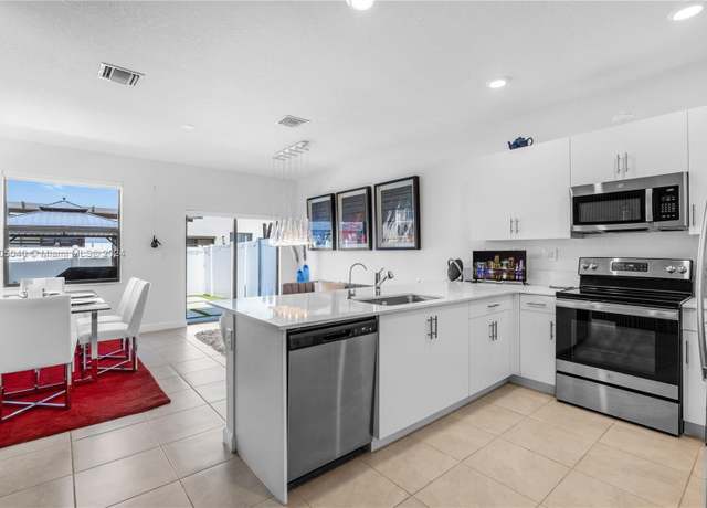Property at 11402 W 32nd Ln, Hialeah, FL 33018, 3 beds, 2.5 baths