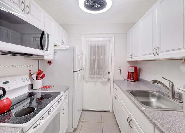 Property at 17090 NE 14th Ave #304, North Miami Beach, FL 33162, 1 bed, 1 bath