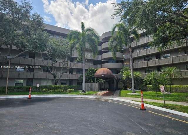 Property at 900 Colony Point Cir #505, Pembroke Pines, FL 33026, 1 bed, 1.5 baths