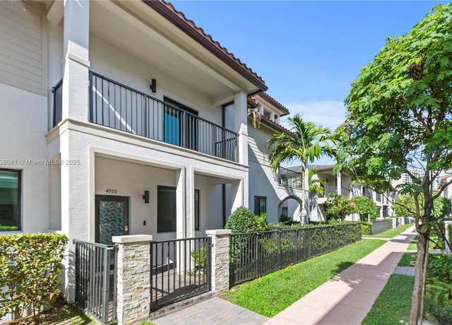 Property at 4760 NW 83rd Pkwy, Doral, FL 33166, 3 beds, 2.5 baths