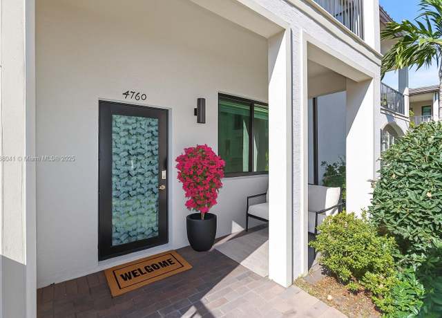 Property at 4760 NW 83rd Pkwy, Doral, FL 33166, 3 beds, 2.5 baths