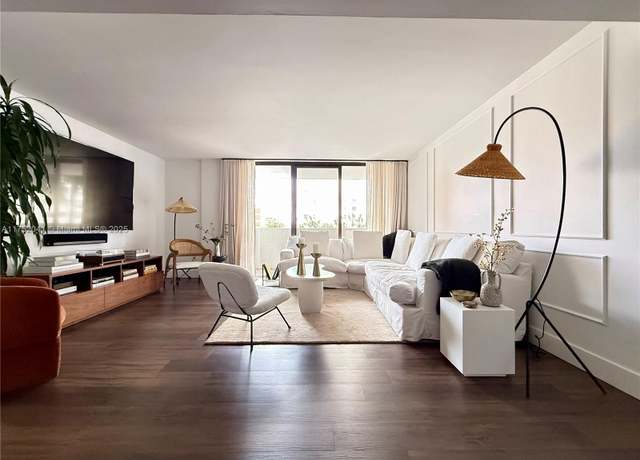 Property at 600 Biltmore Way #215, Coral Gables, FL 33134, 2 beds, 2.5 baths