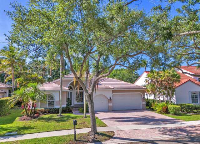 Property at 2623 Oakbrook Dr, Weston, FL 33332, 5 beds, 3 baths