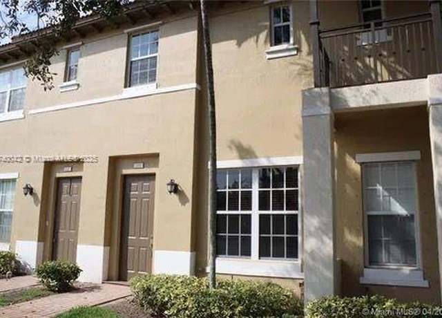 Property at 530 SW 147th Ave, Pembroke Pines, FL 33027, 2 beds, 2.5 baths