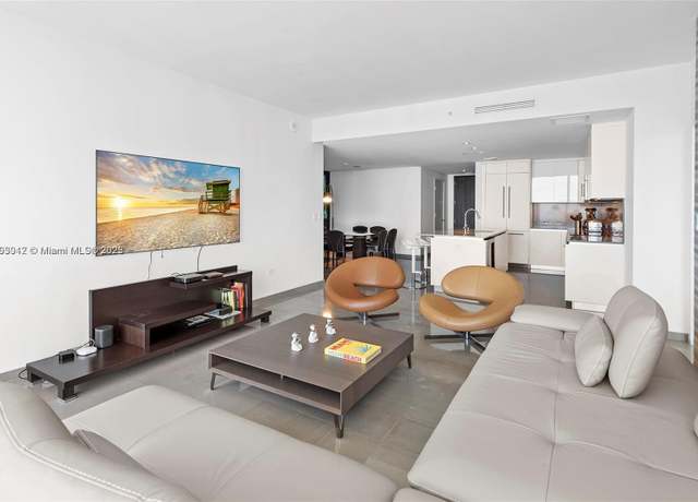 Property at 68 SE 6th St #3703, Miami, FL 33131, 3 beds, 3.5 baths