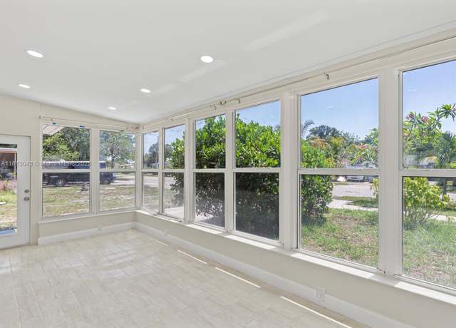 Property at 113 SW 22nd Ave, Fort Lauderdale, FL 33312, 3 beds, 1 bath