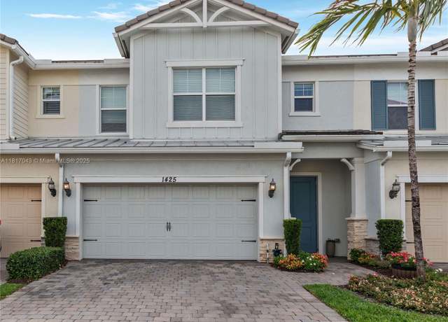 Property at 1425 Silk Oak Dr, Hollywood, FL 33021, 3 beds, 2.5 baths