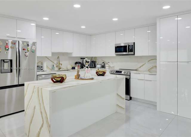 Property at 8720 SW 103rd Ave #8720, Miami, FL 33173, 2 beds, 2 baths