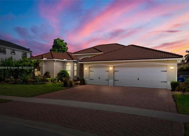 Property at 3915 SW 185th Ter, Miramar, FL 33029, 5 beds, 3.5 baths