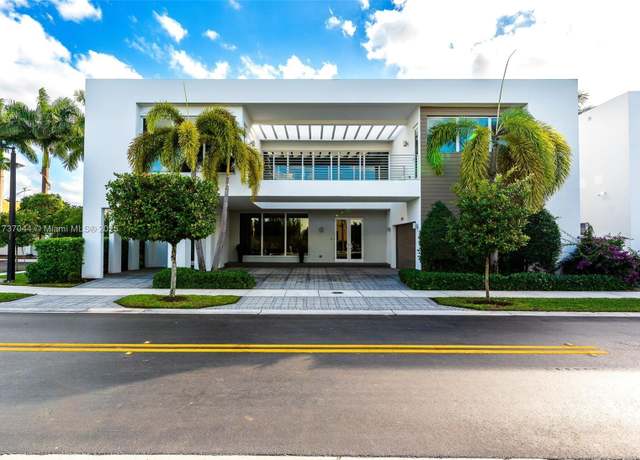 Property at 10220 NW 74th Ter, Doral, FL 33178, 6 beds, 7 baths