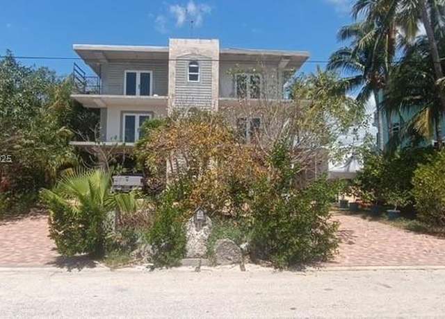 Property at 214 Hibiscus Ave, Key Largo, FL 33037, 5 beds, 4 baths