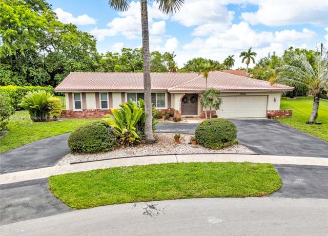 Property at 7541 SW 9th St, Plantation, FL 33317, 4 beds, 2 baths