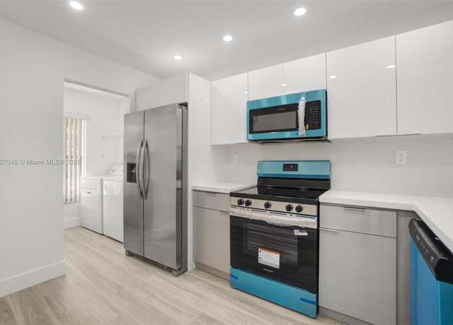 Property at 8041 NW 41st Ct, Sunrise, FL 33351, 2 beds, 2 baths