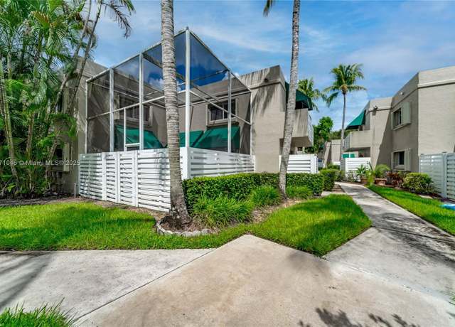 Property at 552 NW 98th Ave, Plantation, FL 33324, 3 beds, 2.5 baths