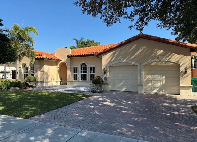 Property at 15945 NW 81st Ct, Miami Lakes, FL 33016, 4 beds, 2.5 baths