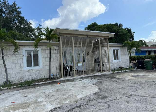Property at 655 NE 135th St, North Miami, FL 33161, 5 beds, 3 baths