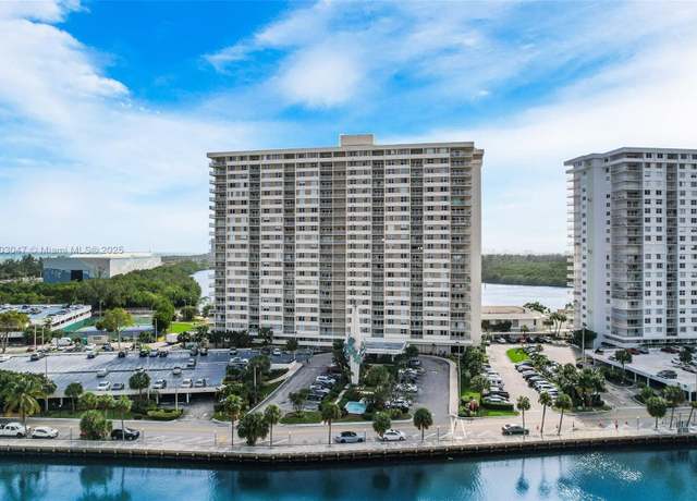 Property at 300 Bayview Dr #812, Sunny Isles Beach, FL 33160, 1 bed, 1.5 baths