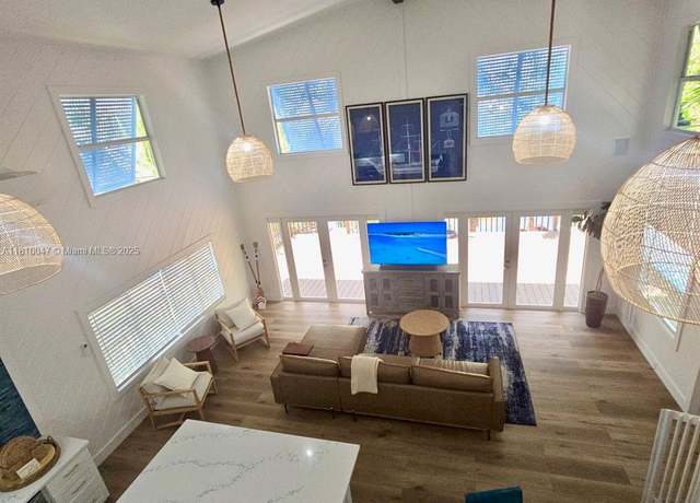 Property at 460 Barry Ave, Lower Keys, FL 33042, 3 beds, 2 baths