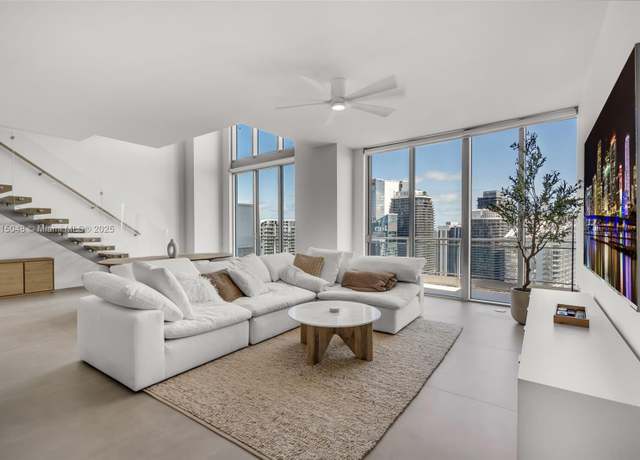 Property at 92 SW 3rd St Unit Pent 5204, Miami, FL 33130, 3 beds, 3.5 baths