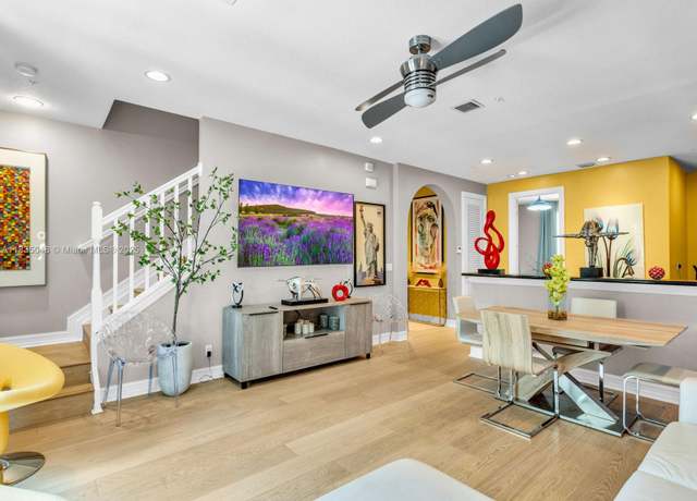 Property at 2249 NE 9th Ave, Wilton Manors, FL 33305, 3 beds, 3 baths