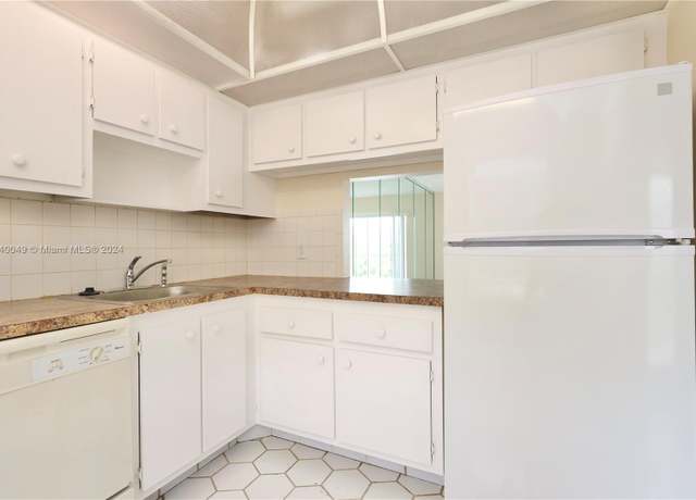 Property at 1040 Country Club Dr #404, Margate, FL 33063, 2 beds, 2 baths
