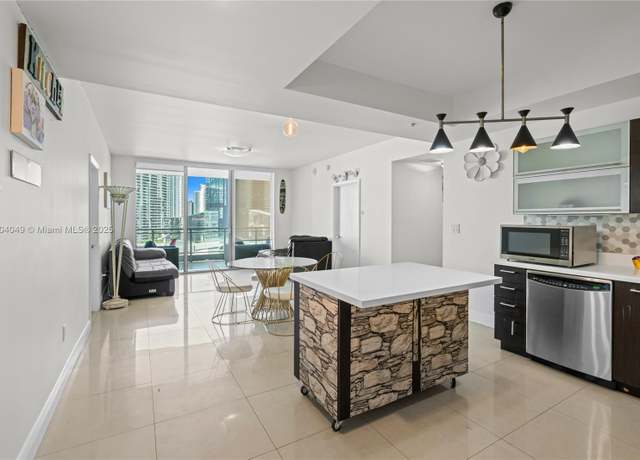 Property at 90 SW 3rd St #2215, Miami, FL 33130, 2 beds, 2 baths