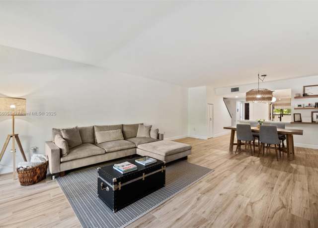 Property at 2600 Cardena St #11, Coral Gables, FL 33134, 2 beds, 2.5 baths
