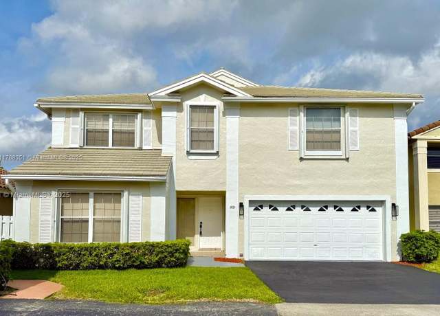 Property at 9525 NW 9th Ct, Plantation, FL 33324, 5 beds, 3 baths