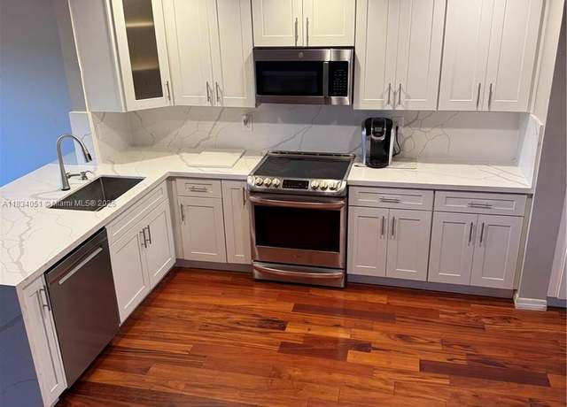 Property at 2912 NW 80th Ave, Sunrise, FL 33322, 3 beds, 2.5 baths