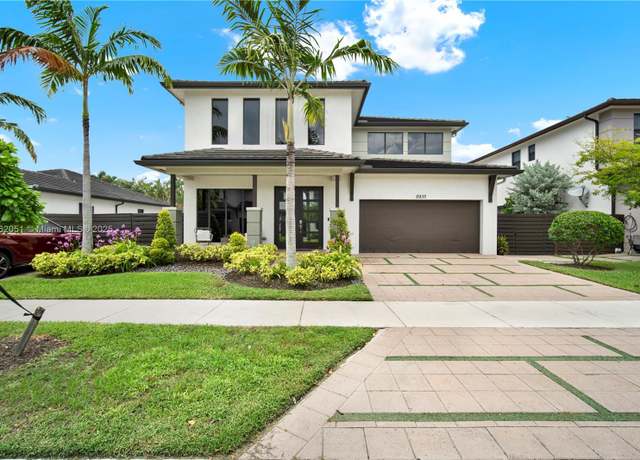 Property at 8935 NW 161st Ter, Miami Lakes, FL 33018, 4 beds, 3 baths