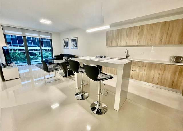 Property at 2960 NE 207th St #707, Aventura, FL 33180, 1 bed, 2 baths