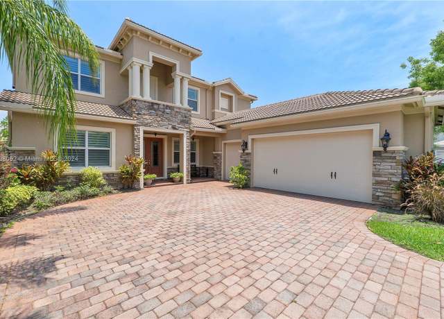Property at 8947 Cypress Grove Ln, Royal Palm Beach, FL 33411, 4 beds, 3.5 baths