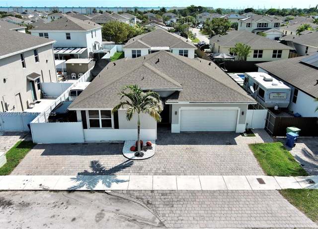Property at 27601 SW 134th Ct, Homestead, FL 33032, 5 beds, 4 baths