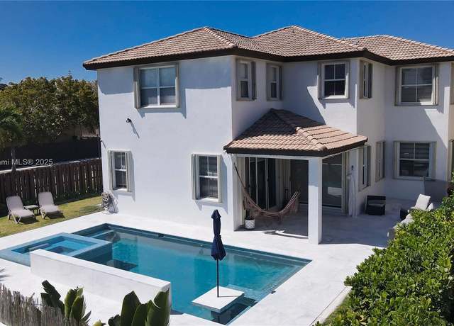 Property at 7803 NW 111th Ct, Doral, FL 33178, 4 beds, 4 baths