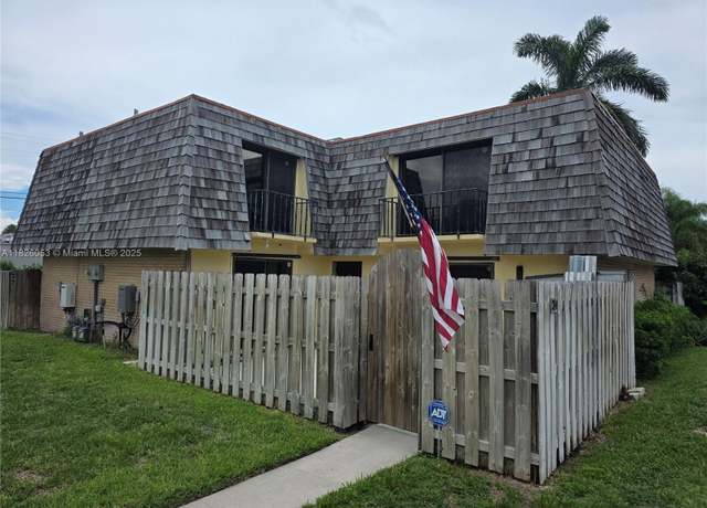 Property at 34 Lake Arbor Dr, Palm Springs, FL 33461, 2 beds, 2 baths