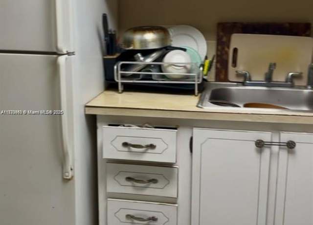 Property at 500 Executive Center Dr Unit 1C, West Palm Beach, FL 33401, 1 bed, 1 bath